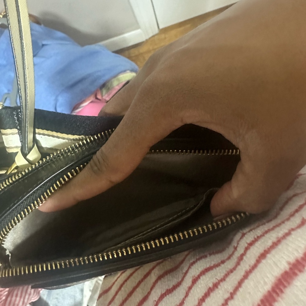 Marc Jacobs Ivory/Black Snapshot Crossbody with Gold Hardware - Picture 6 of 7